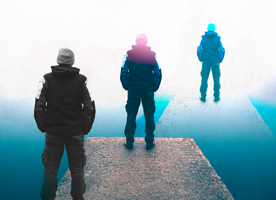 Persona de espalda, la cual esta mirando a si misma en un bucle.