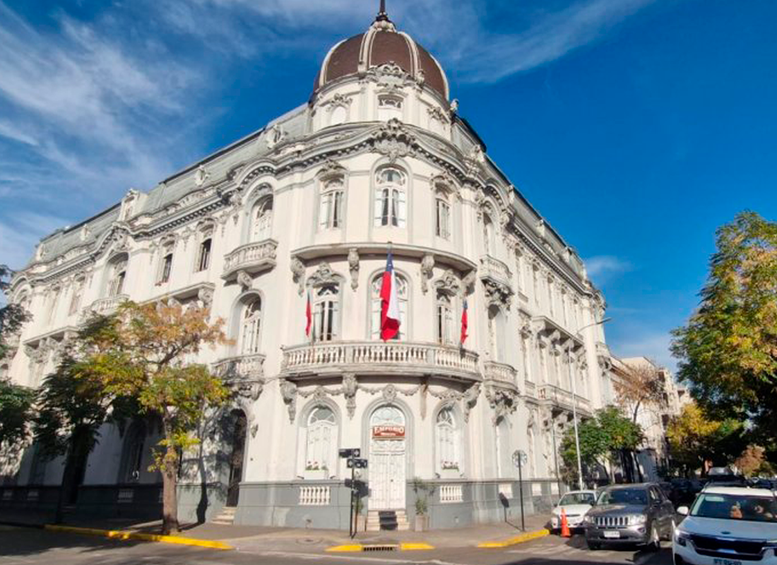 Frontis del Palacio Larraín.