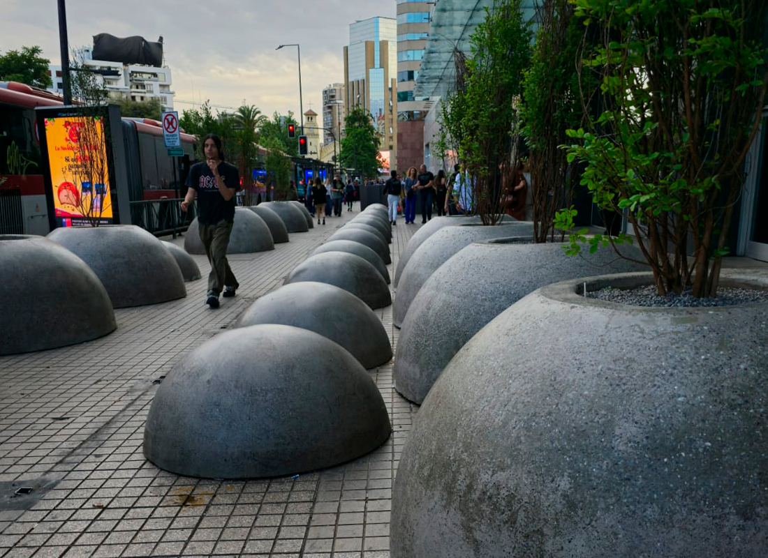 Botones instalados en la calle