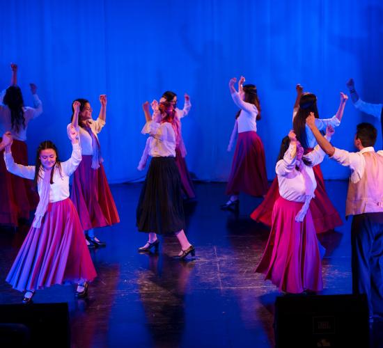 jóvenes bailando