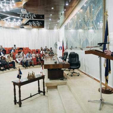 Imagen de la gente escuchando la Entrega de Premios VIME 