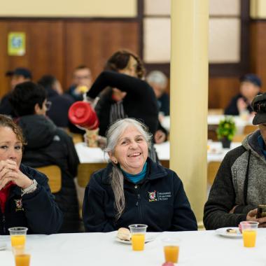 Trabajadoras y Trabajadores disfrutando del desayuno colectivo realizado en el Casino Central Usach