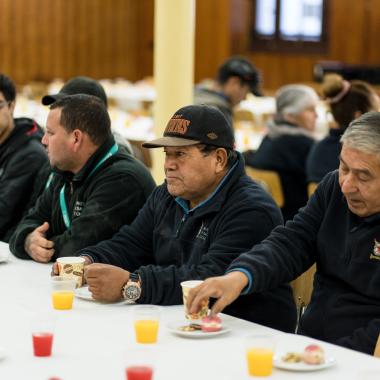 Trabajadoras y Trabajadores disfrutando del desayuno colectivo realizado en el Casino Central Usach