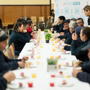 Trabajadoras y Trabajadores disfrutando del desayuno colectivo realizado en el Casino Central Usach