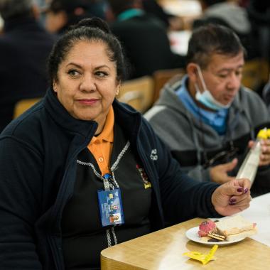 Trabajadoras y Trabajadores disfrutando del desayuno colectivo realizado en el Casino Central Usach