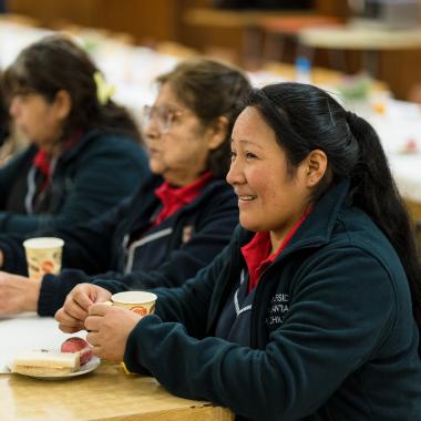 Trabajadoras y Trabajadores disfrutando del desayuno colectivo realizado en el Casino Central Usach