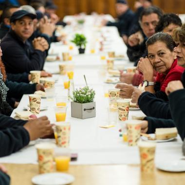 Trabajadoras y Trabajadores disfrutando del desayuno colectivo realizado en el Casino Central Usach