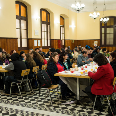 Trabajadoras y Trabajadores disfrutando del desayuno colectivo realizado en el Casino Central Usach