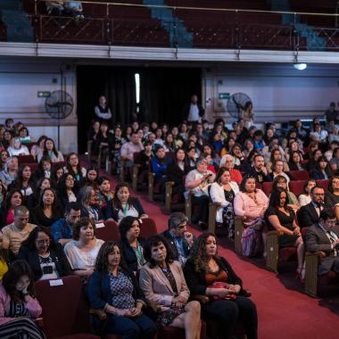 Asistentes a la ceremonia realizada en el salon de honor