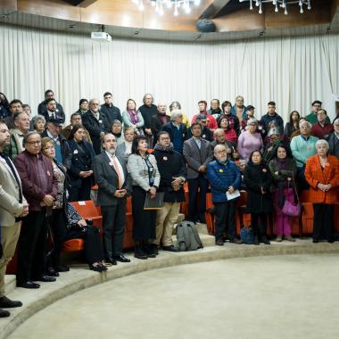 Asistentes a la ceremonia realizada en el salon de honor