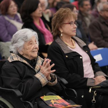 Publico escuchando la inauguracion