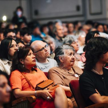 Publico mirando el espectáculo