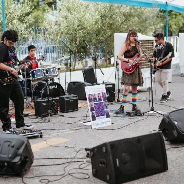 Grupo tocando música