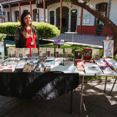 Exhibición de libros de biblioteca Facultad de Humanidades (FAHU)