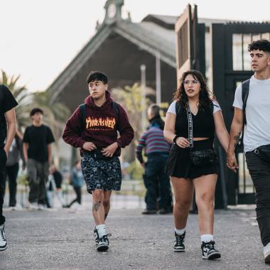 Ingreso de estudiantes por el frontis universitario