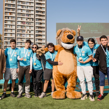 Premiados junto a cachorro