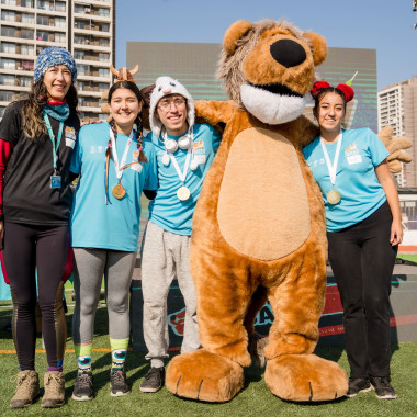 Premiados junto a cachorro