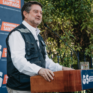 Participante dando un discurso referente a la inauguracion