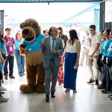 Lugar donde se realizo la feria con sus asistentes