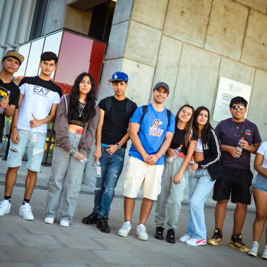 Estudiantes en el nuevo edificio de la Facultad de administración y Economía