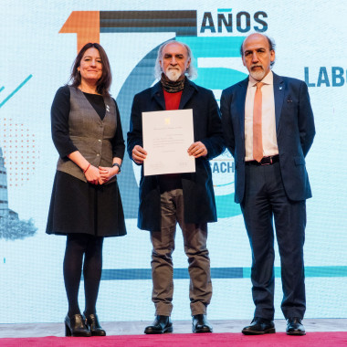 Entrega de premios a quienes han trabajado en la universidad