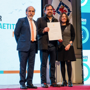 Entrega de premios a quienes han trabajado en la universidad