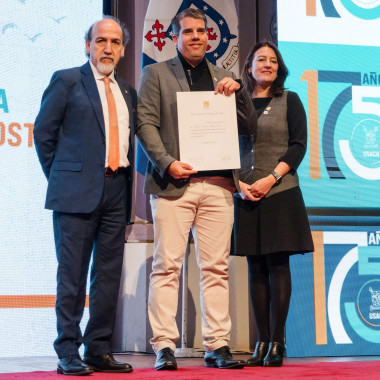 Entrega de premios a quienes han trabajado en la universidad