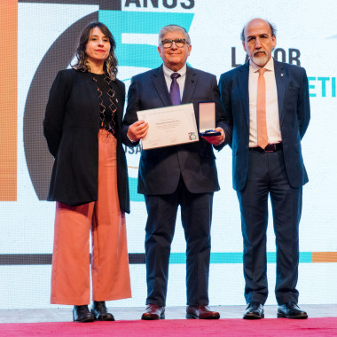 Entrega de premios a quienes han trabajado en la universidad