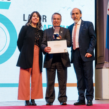 Entrega de premios a quienes han trabajado en la universidad