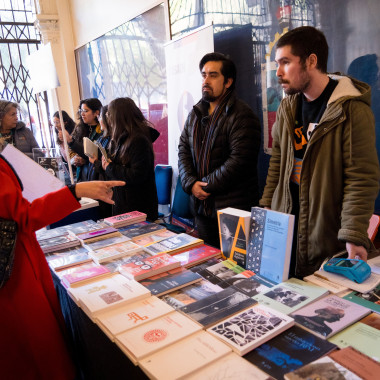 Libros en la entrada de Aula Magna