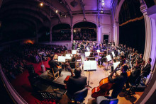 Concierto sobre el escenario del Aula Magna