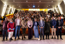 Imagen grupal en el auditorio de la FAE