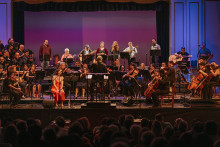 Orquesta Clásica y Coro Sinfónico Usach junto a Inti-Illimani Histórico interpretando “Canto para una semilla”  