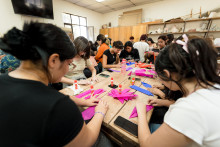 Nuevos estudiantes Usach participan del Taller Escultura en Papel