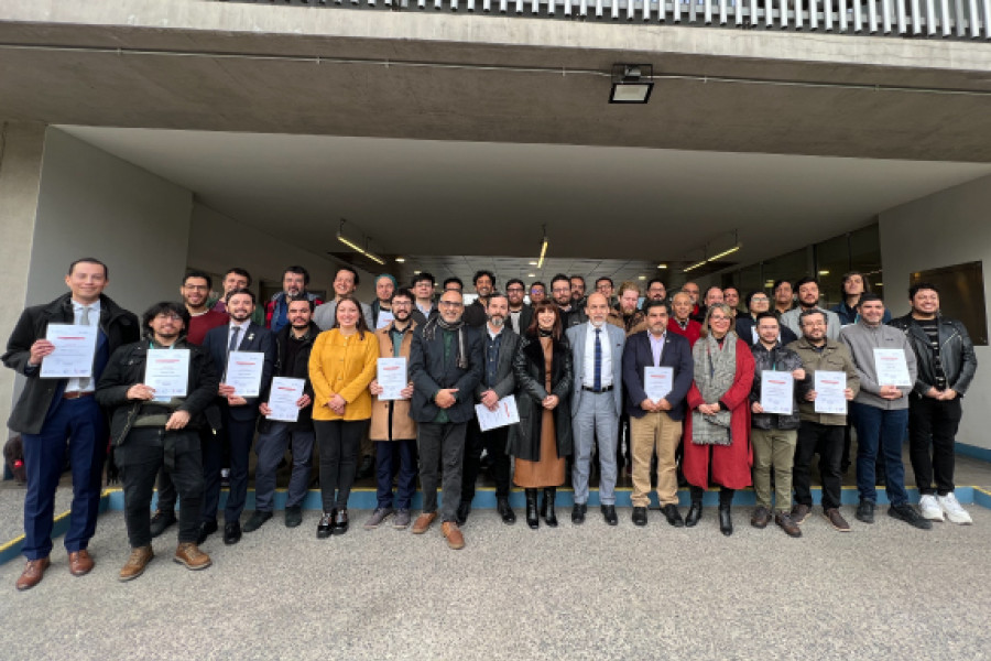 foto grupal académicos y trabajadores curso masculinidades