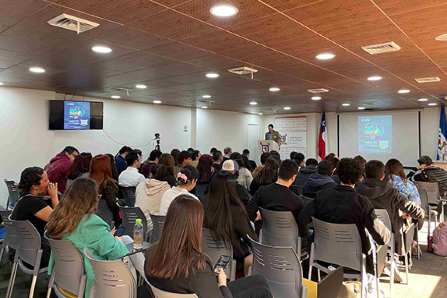 Asistentes al Primer Encuentro de Estudiantes en auditorio