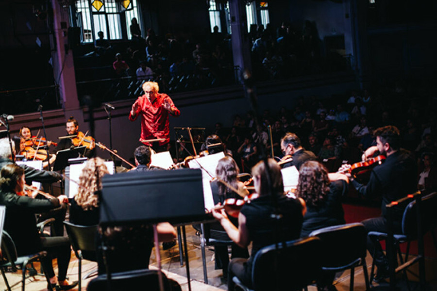 Foto Orquesta Usach y su director