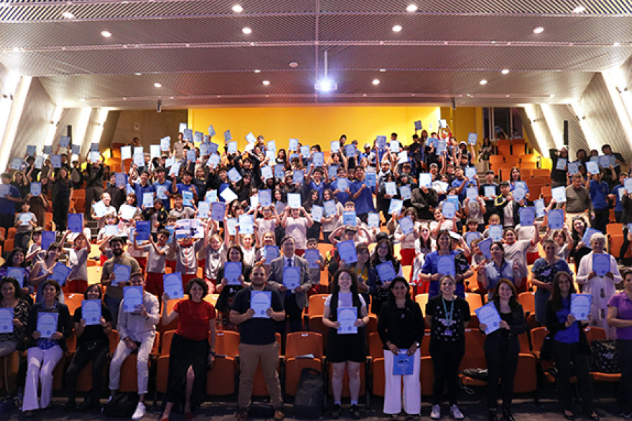 Auditorio FAE, público asistente al lanzamiento de un nuevo número de la Revista Cambalache