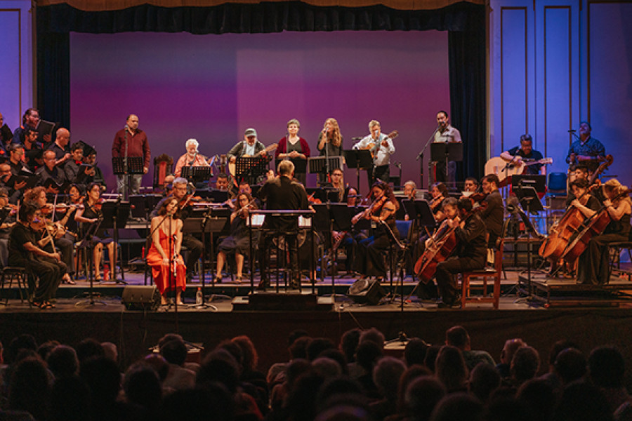 Orquesta Clásica y Coro Sinfónico Usach junto a Inti-Illimani Histórico interpretando “Canto para una semilla”  