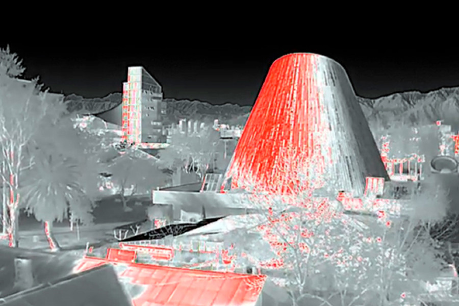 Imagen panorámica de la universidad con lugares marcados como islas de calor 