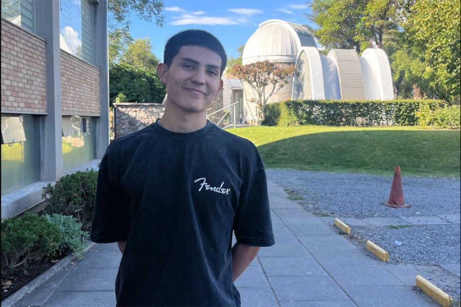 Santiago Restrepo, estudiante de Astrofísica Usach, que se hizo viral en redes sociales y que hoy busca transformarse en un futuro divulgador científico