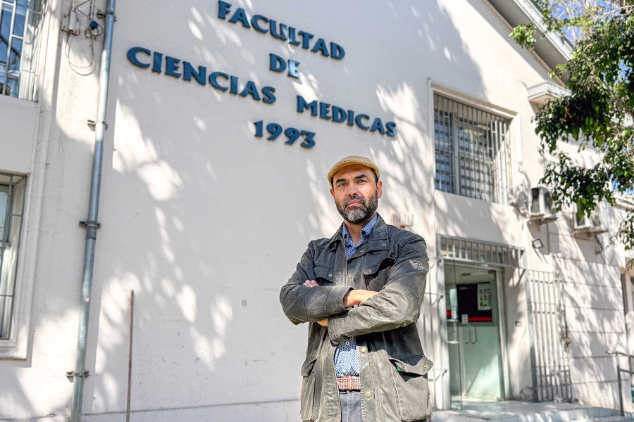 Dr. Tomás Herrera Valenzuela, in front of the building of the Faculty of Medical Sciences USACH