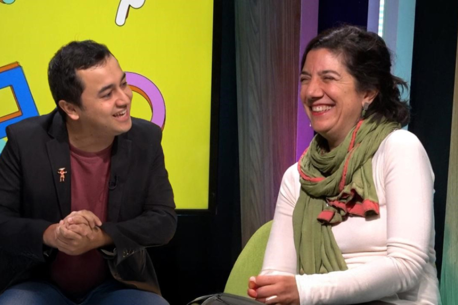 Iván Rimassa, conductor STGO TV, junto a  Aisén Etcheverry Ministra de Ciencia, Tecnología, Conocimiento e Innovación de Chile