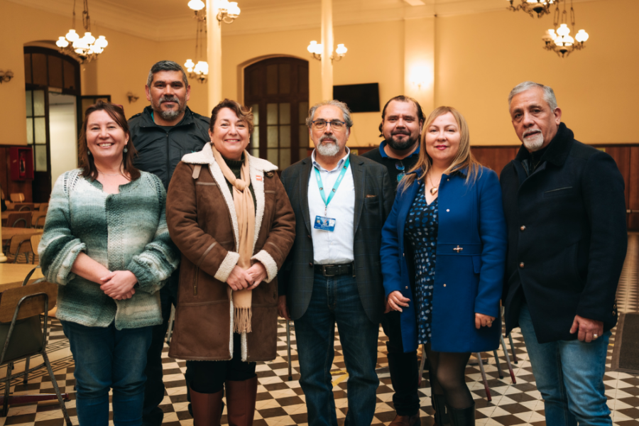 En la fotografía aparece la nueva directiva de la ADP en el casino central Usach. Son tres mujeres y tres hombres.