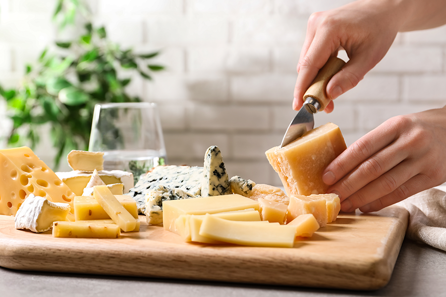 Fotografía de una tabla de quesos.