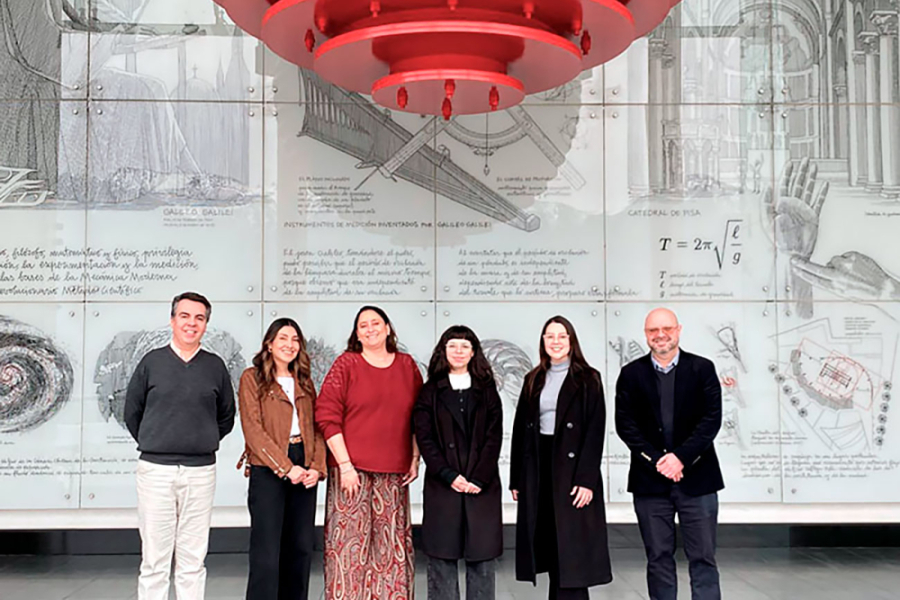 En la fotografía aparecen autoridades de la Facultad de Administración y Economía, la Cámara Chilena de la Construcción 
