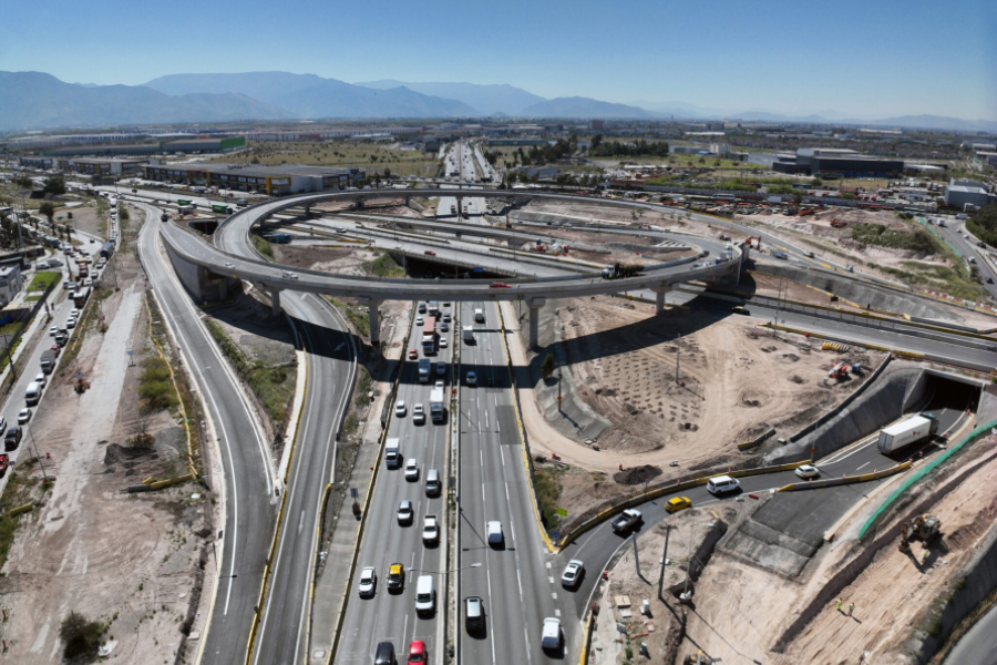 En la fotografía aparece en enlace vial Vespucio-Ruta 68
