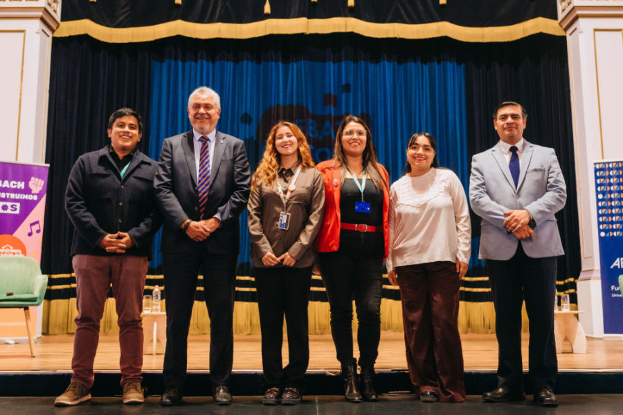 En la fotografía aparecen los candidatos a la Rectoría Usach junto a dirigente Afusach y Feusach