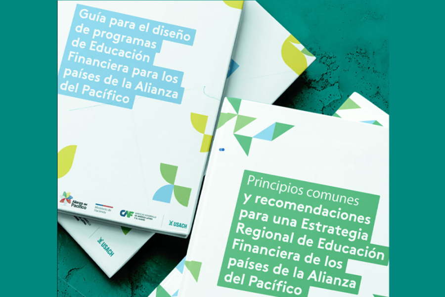 La imagen muestra dos carpetas de tapa dura blanca, relacionadas a educación financiera