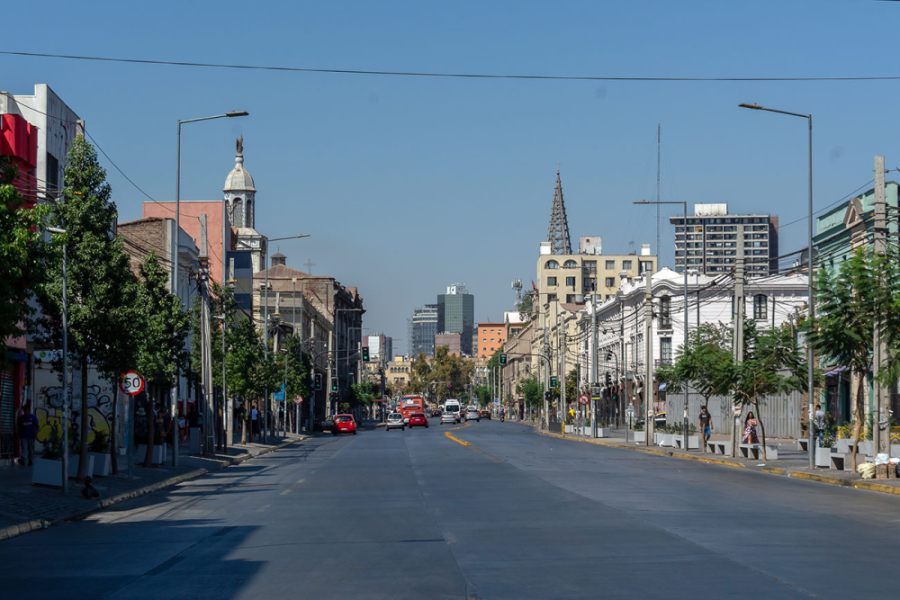 La foto es de una calle de Santiago